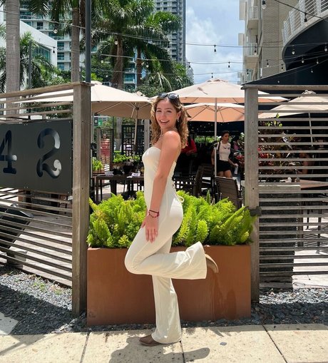 Leslie Machin exclusive actress galleries