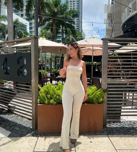 Leslie Machin model hd img