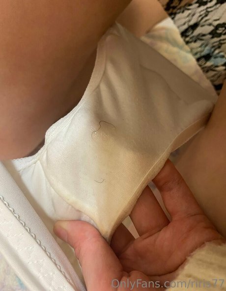 riris77 naked star photos