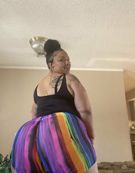 monicabunz model exclusive image