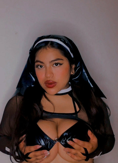 Isa Hernandez exclusive model archive