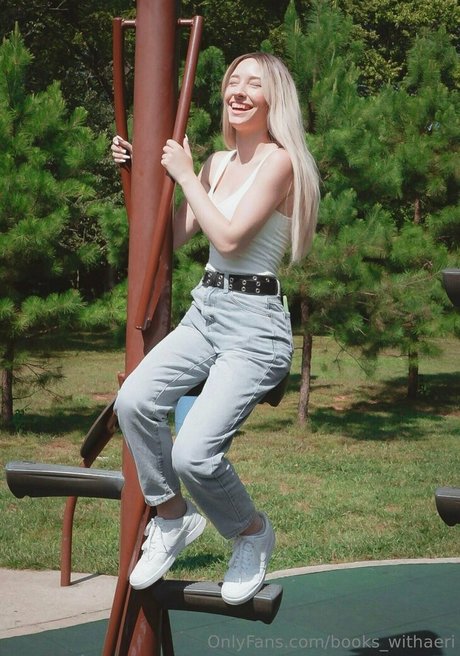 books withari model gallery