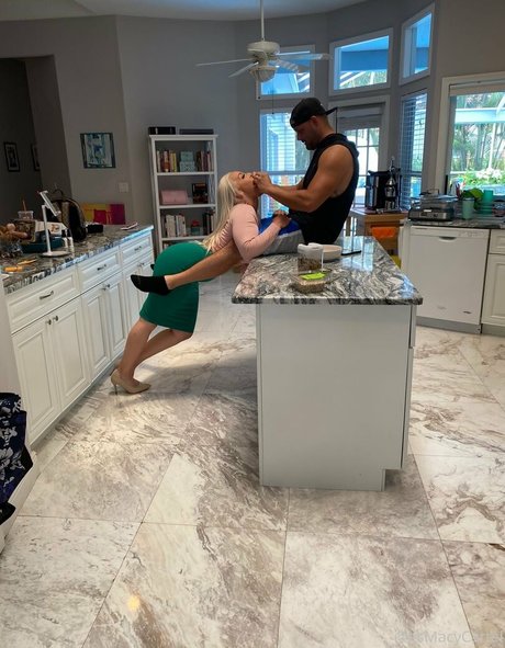 itsmacycartel nude model pictures