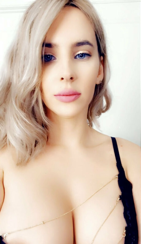 summerhfree model naked pic