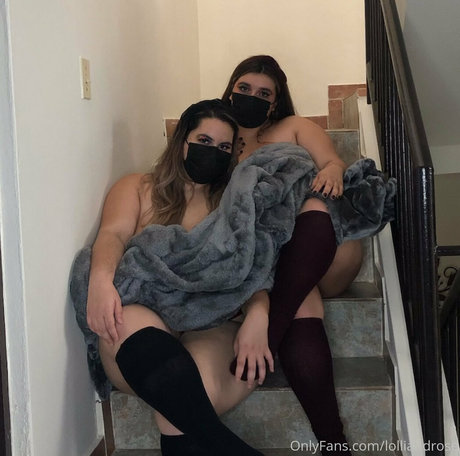 lolliandrose star naked photo