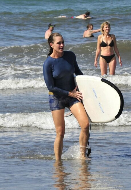 Brooke Shields model nude image