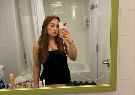 hailei k pretty star photo