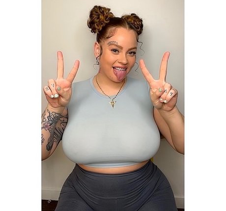 PrettyBully pornstar top photos