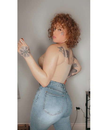 PrettyBully art model pic