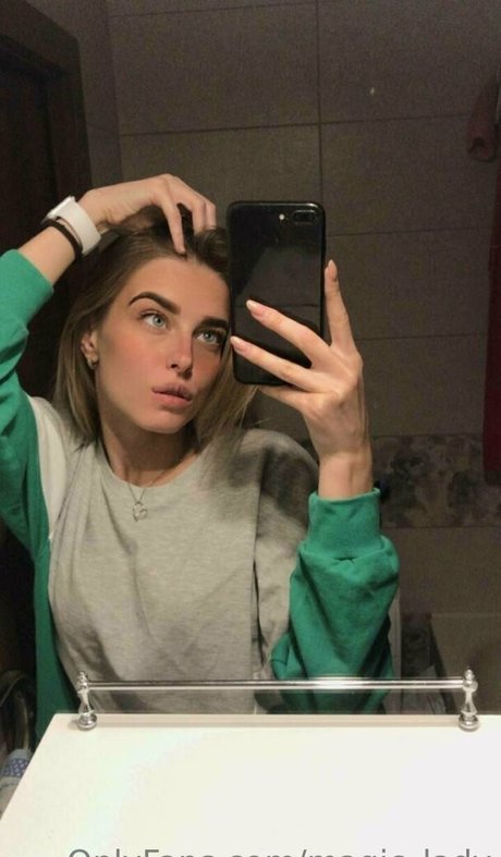 Magic Lady model sex photo