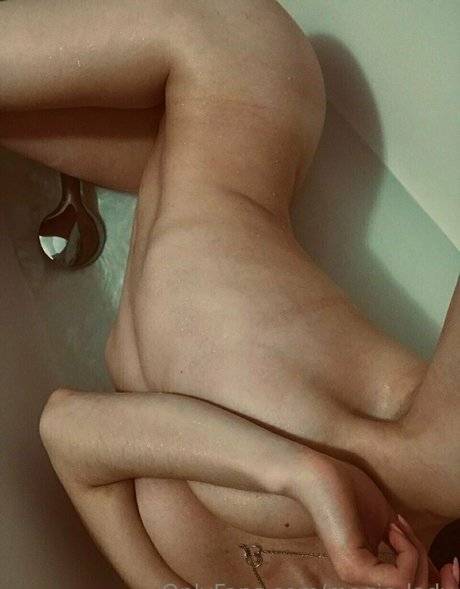 Magic Lady model xxx pic