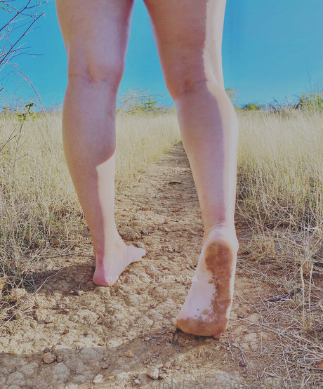 walkingaia nude actress gallery