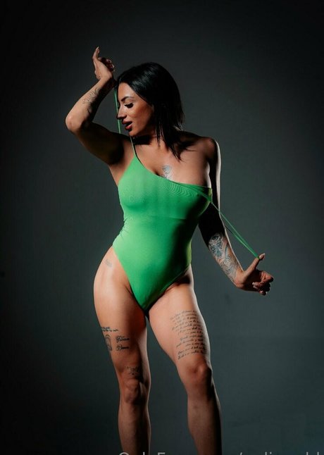 neliagold model pretty pictures