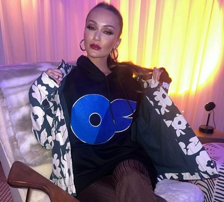 lillyslibrary naked actress img