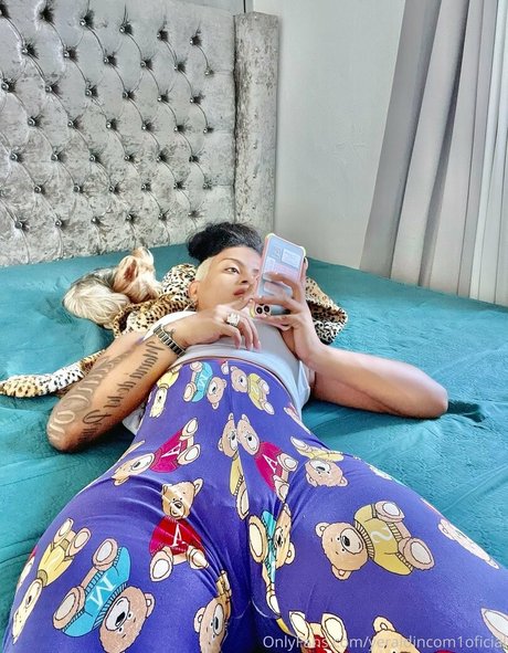 yeraldincom1oficial pornstar erotic pictures