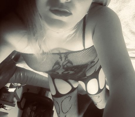 JennyHotWife nude model image