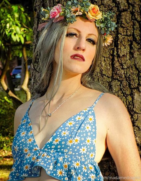 madamedragnir art actress gallery