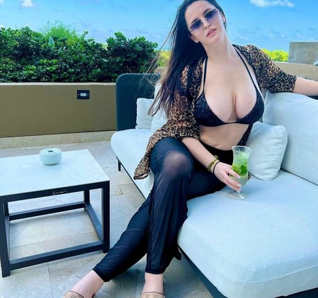 Mizzeves top pornstar image