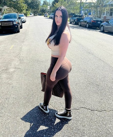 Mizzeves sexy pornstar image