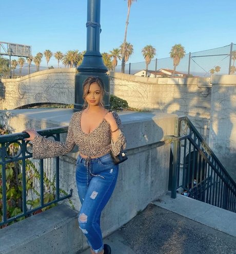 Punjabi Mami star adult picture