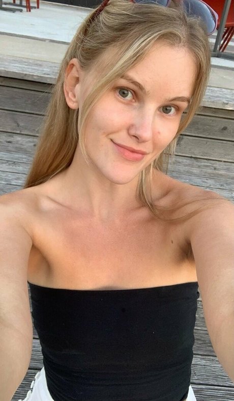 Curlylolly hd pornstar img