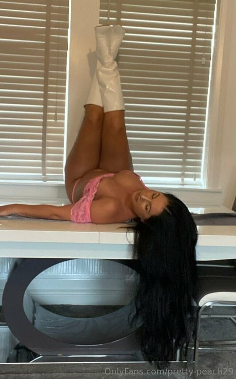 pretty peach29 naked model pictures