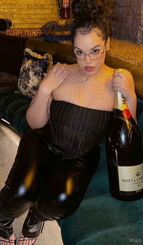 miaayourgirl model nudes photo