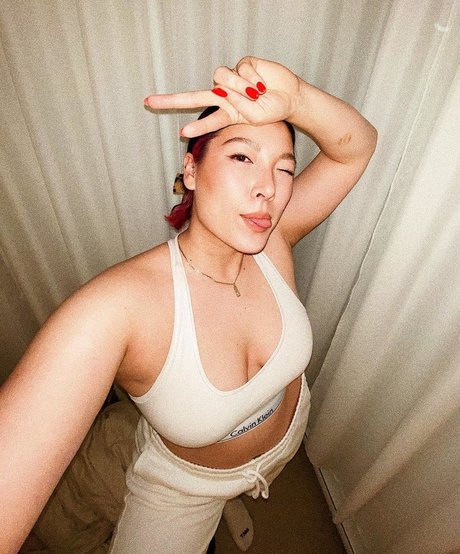 Maxine Lucille model sexy pics