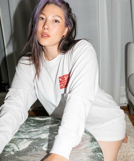 Maxine Lucille model hd image