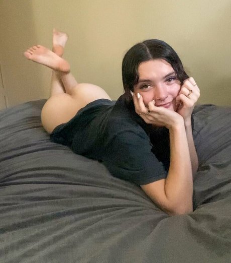 blossombabyxox naked pornstar picture