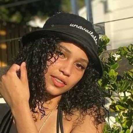 brunette teen onlyfans free galleries