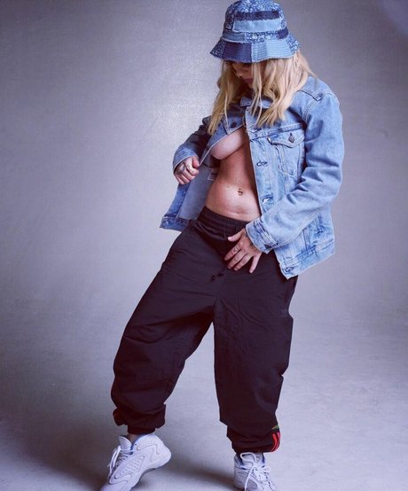 therealroyalskye hot actress img