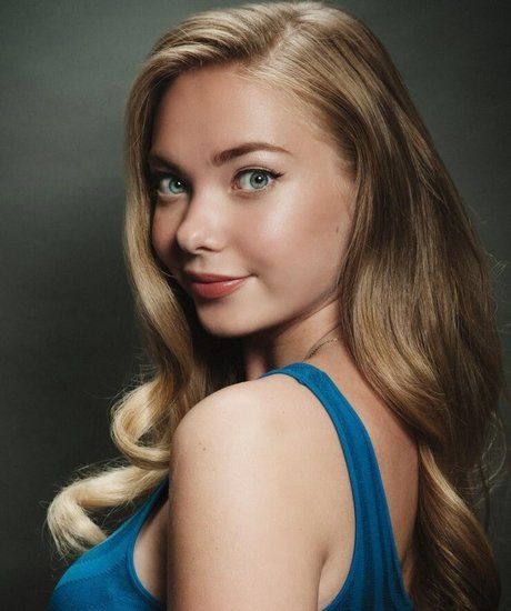 Emilia McCarthy adult model gallery