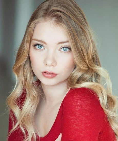 Emilia McCarthy porn model pics