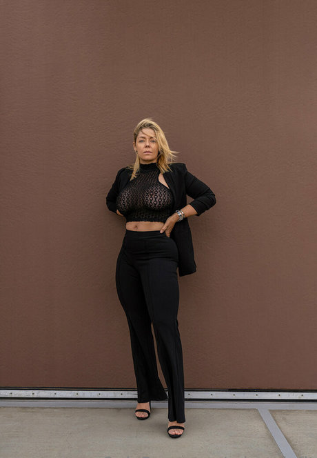 MI4 S4ND beautiful actress photo