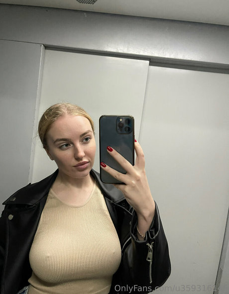 ashley boob top model pic