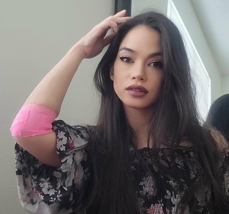 Angelina Moon top model gallery