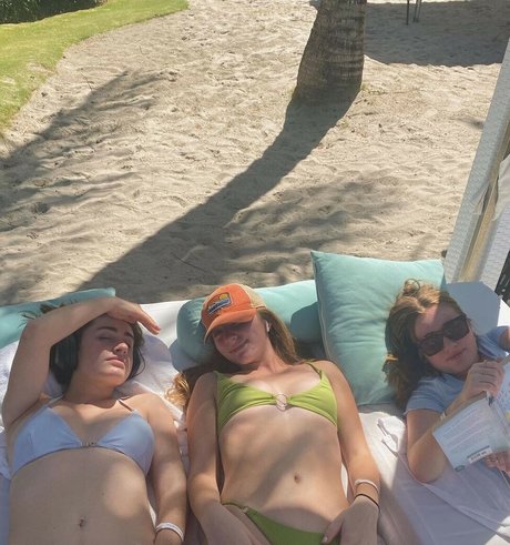 Lizzie Sennott naked pornstar pic