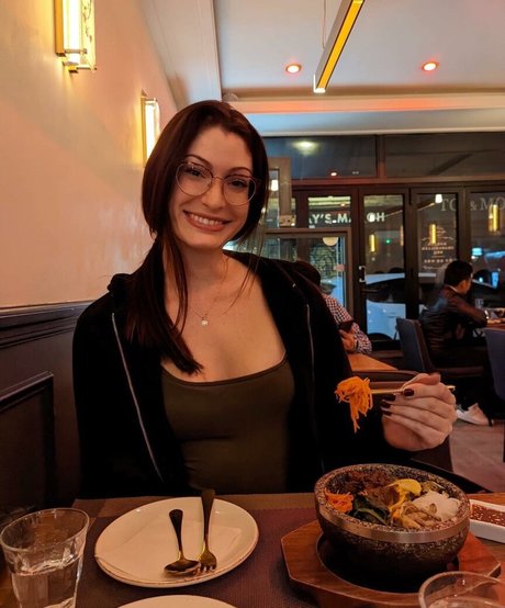 Kimberly Apasara Thomas star perfect image