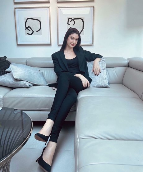 Kimberly Apasara Thomas art star image