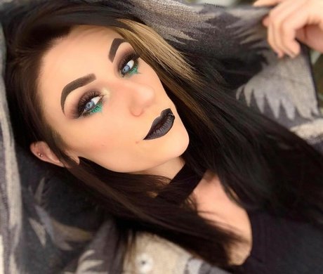 Alikat Goth Girl pretty model image