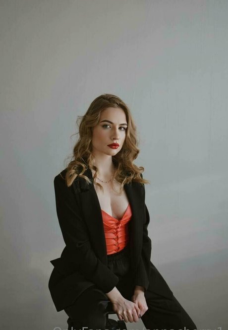 annacherry1 star nude picture