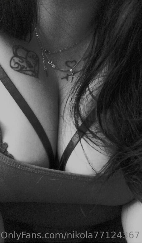 nikola77124367 star nude picture