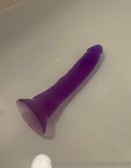 monakis69 model nude picture