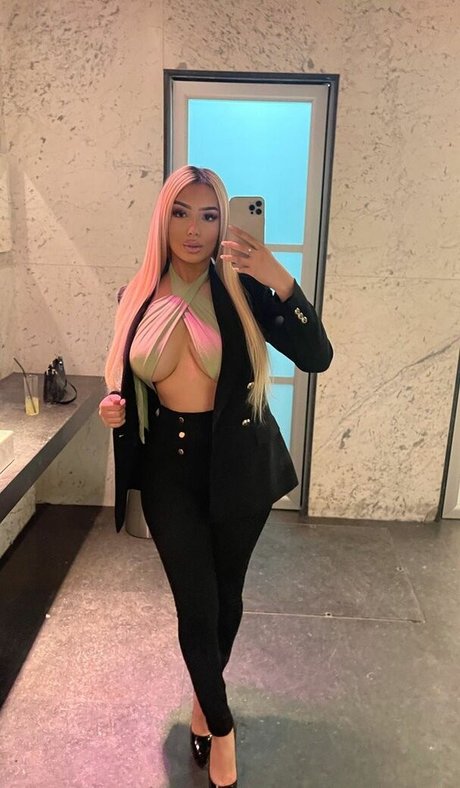 Luxuryysana MYM xxx actress pics