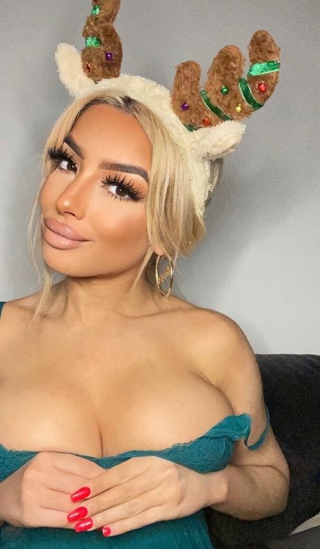 Luxuryysana MYM beautiful pornstar image