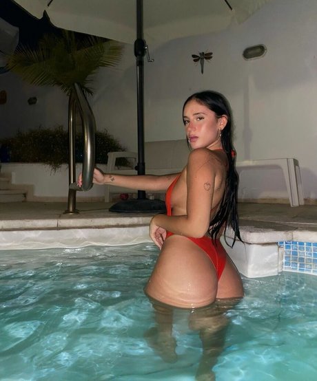 Noy Peer porn actress photo