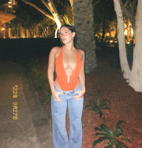 Noy Peer beautiful model pic