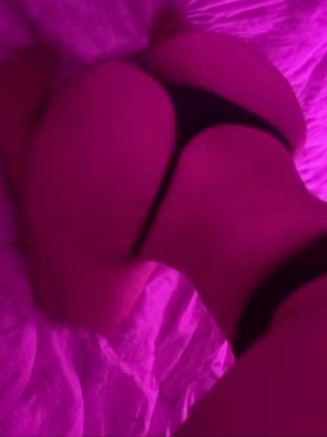 Nehir Sar pornstar perfect pic