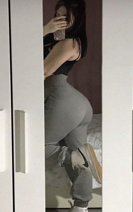 Nehir Sar nice actress picture